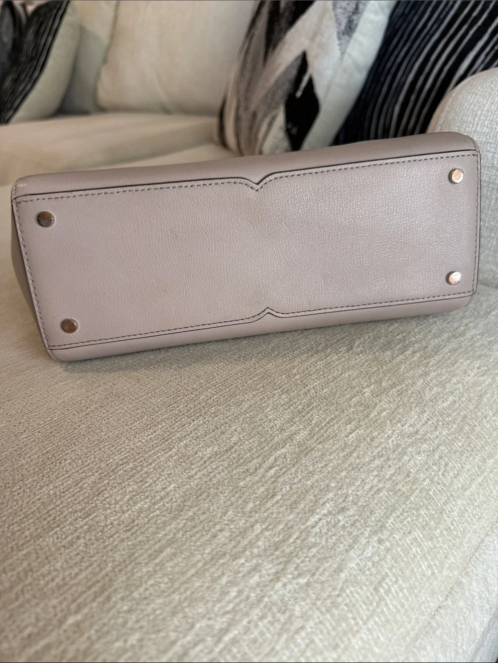Kate Spade New York Tippy Leather Purse in Taupe